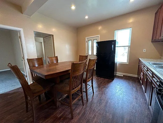 697 Allyn St — Photo 1