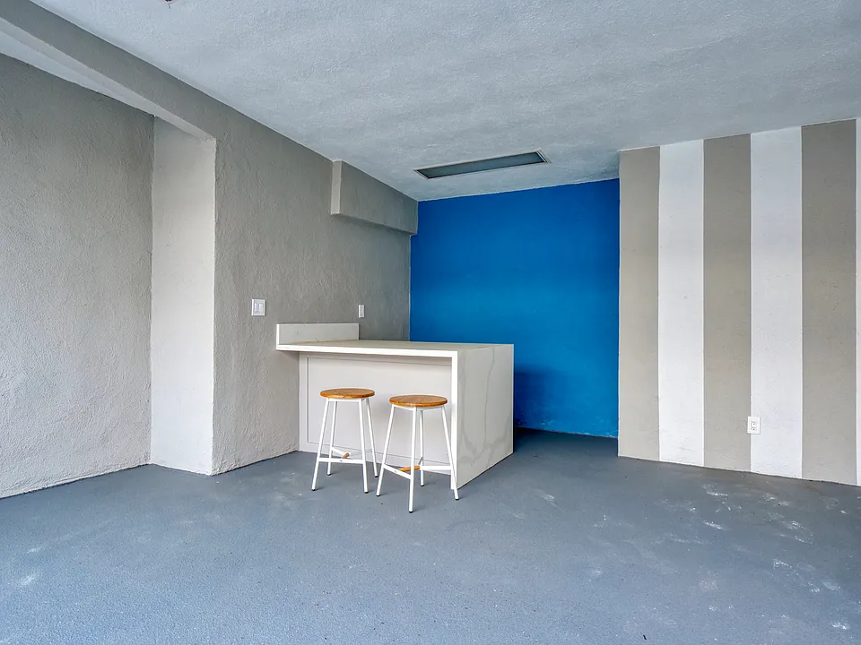 Building Photo 5
