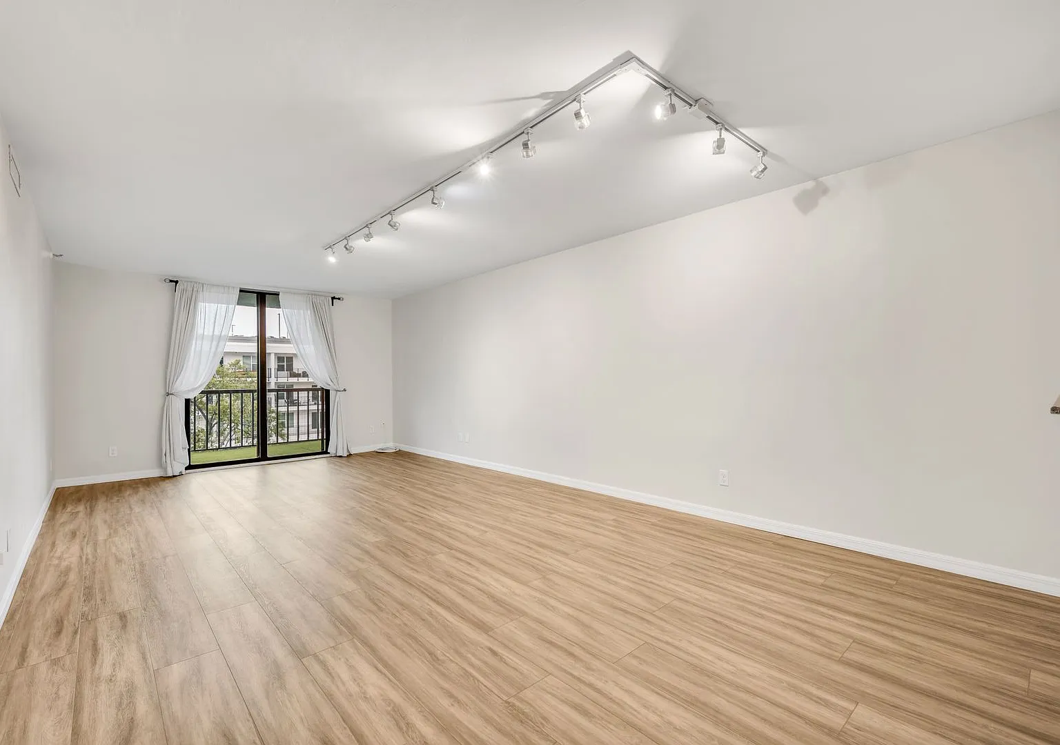 Updated 2-Bedroom Condo Near the Riverwalk — Photo 3