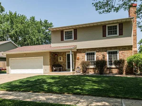 2433 Viking Ct NW, Rochester, MN 55901