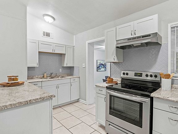 5th image of 2045 Warwick St