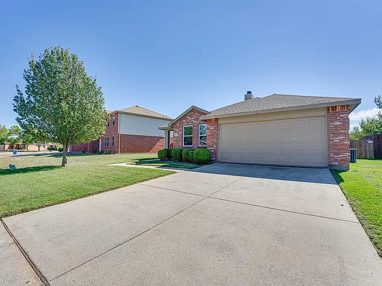 605 Cottondale Ln — Photo 3