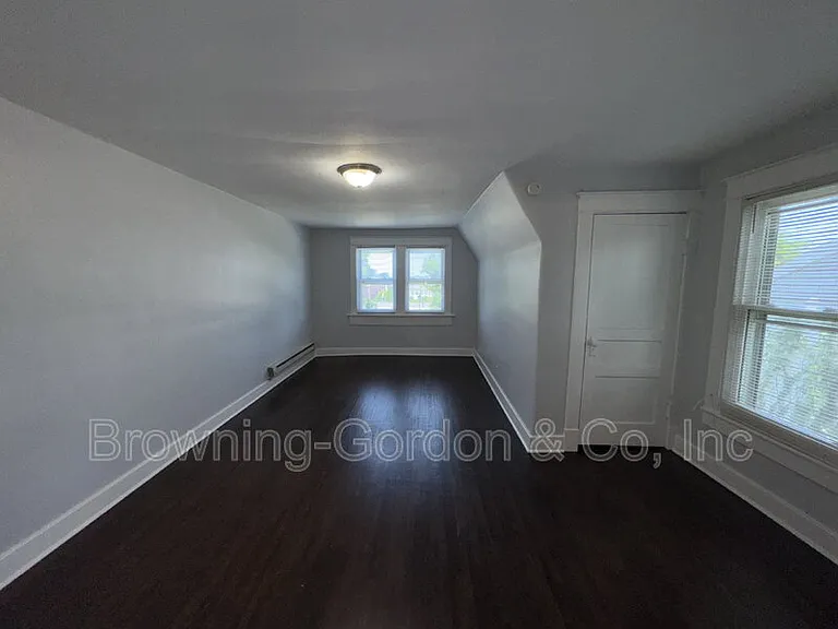 1517B Bernard Ave — Photo 4