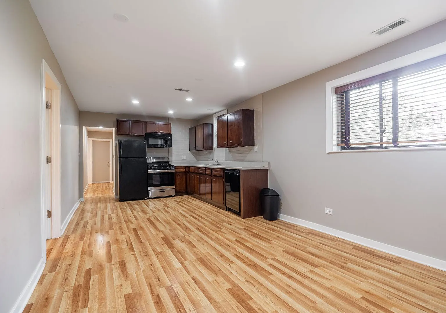 4 bed, 1.5 bath, $3,600 — Photo 2