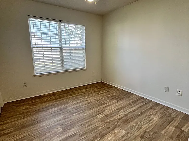715 Sark Dr — Photo 19
