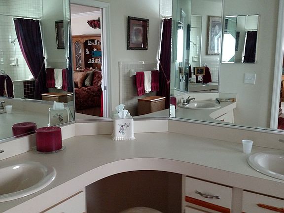 masterbath w double sinks