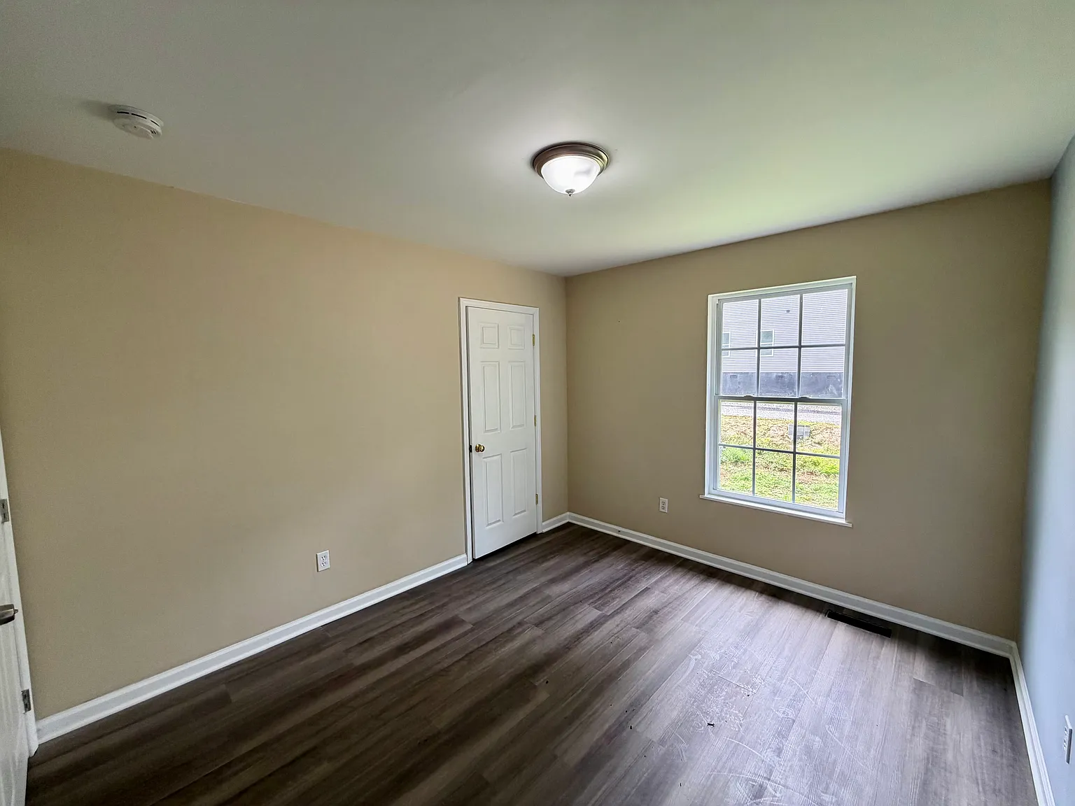 3 bed, 1125 sqft, $2,100 — Photo 4