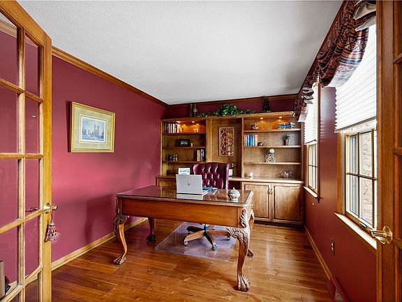 4th image of 163 Hickory Heights Dr
