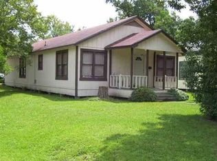 1060 N 3rd St, Silsbee, TX 77656