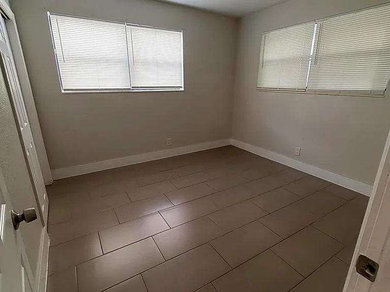 110 SW 7th Ave — Photo 3