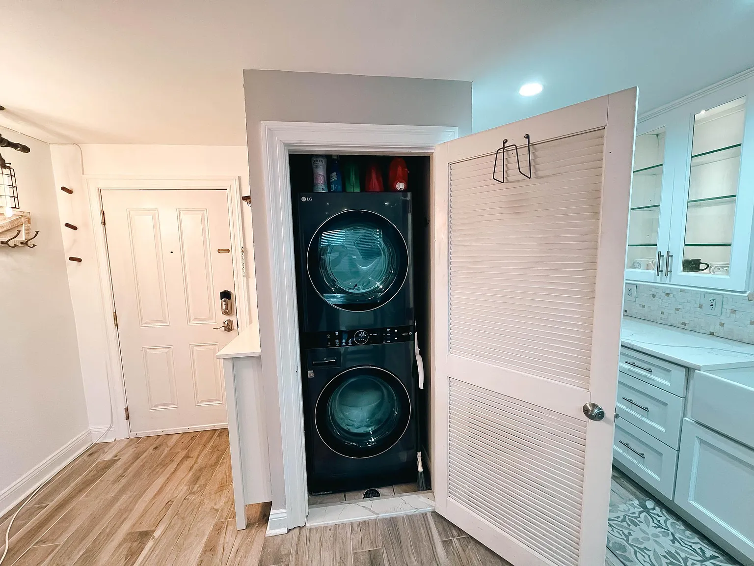 1 bed, 700 sqft, $2,300 — Photo 4