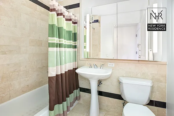 Sold by New York Residence | media 3