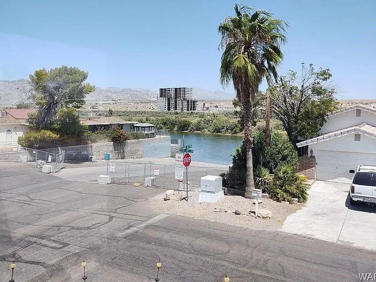 1376 Riverfront Dr — Photo 2