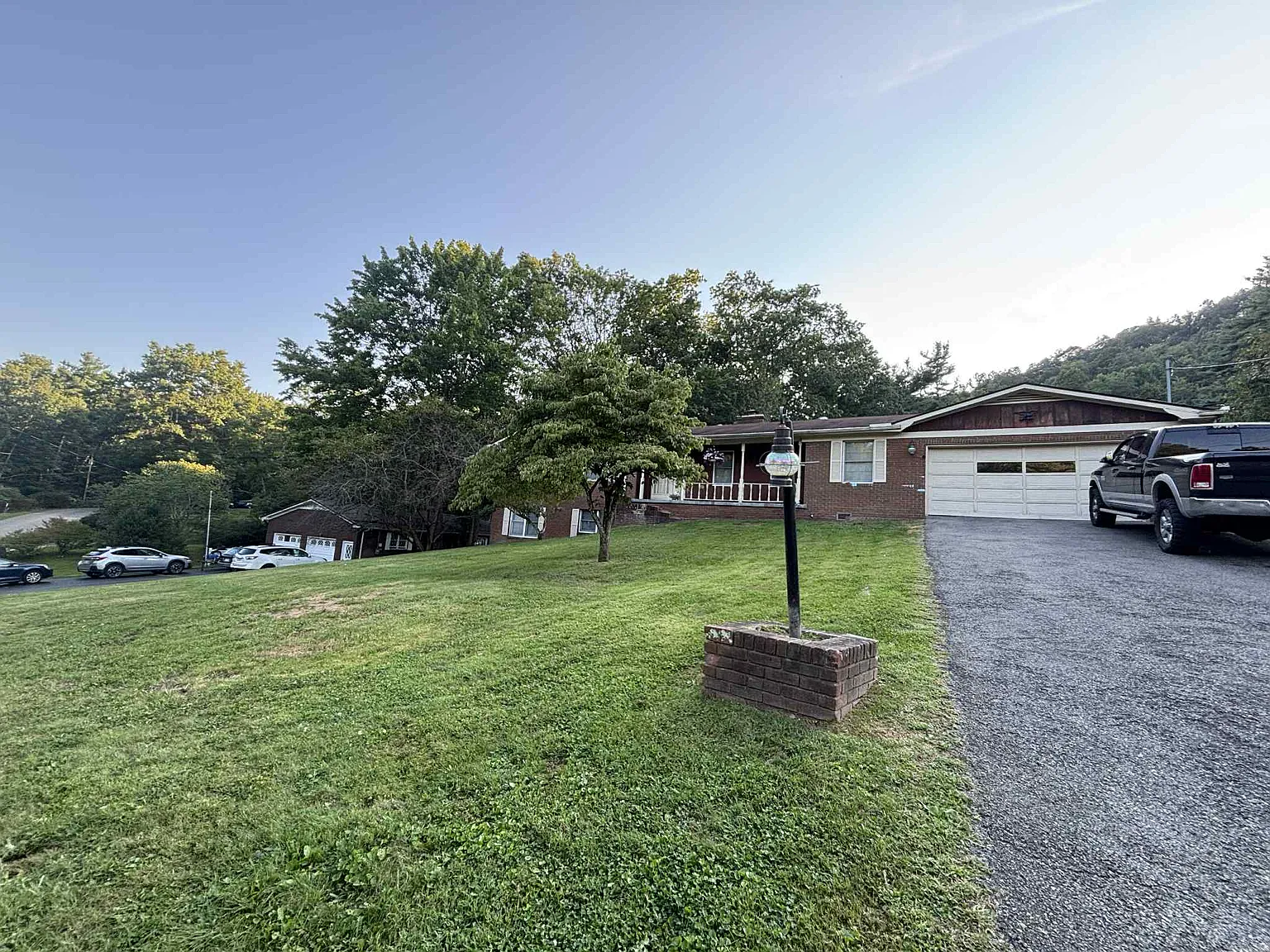 4 bed, 2674 sqft, $2,000 — Photo 2