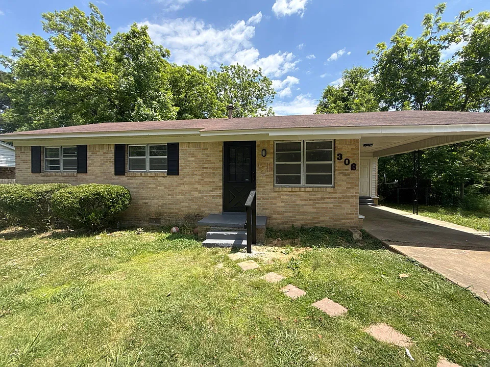 306 Poplar St