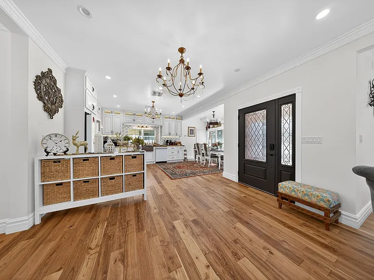 327 Vine St — Photo 4