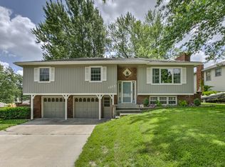 1213 NE 81st St, Kansas City, MO 64118