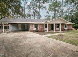 202 Ravens Ct, Ocean Springs, MS 39564