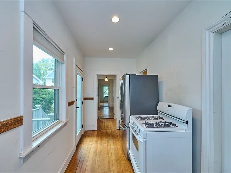 18 Indiana Ter — Photo 6