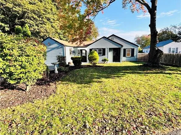 76 Novelty Rd, Warwick, RI 02889