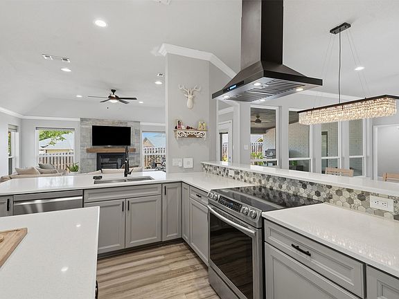 4th image of 3901 Del Rio Ct