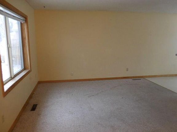 4th image of 807 Berwood Ave