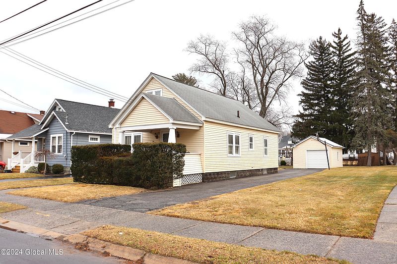 2nd image of 231 Fifteenth Street