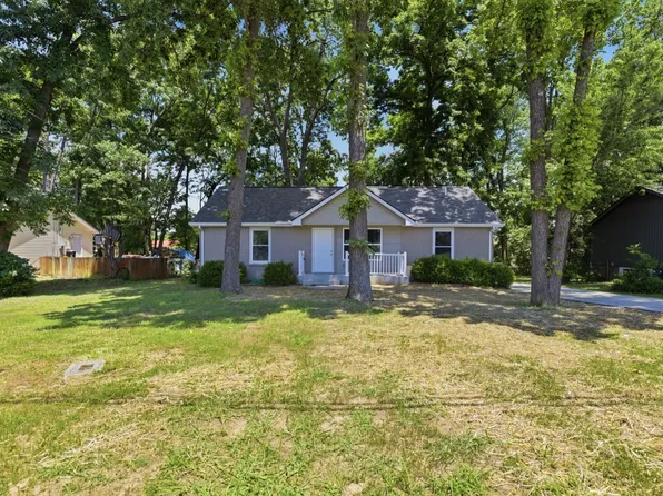 221 Bob White Dr, Clarksville, TN 37042