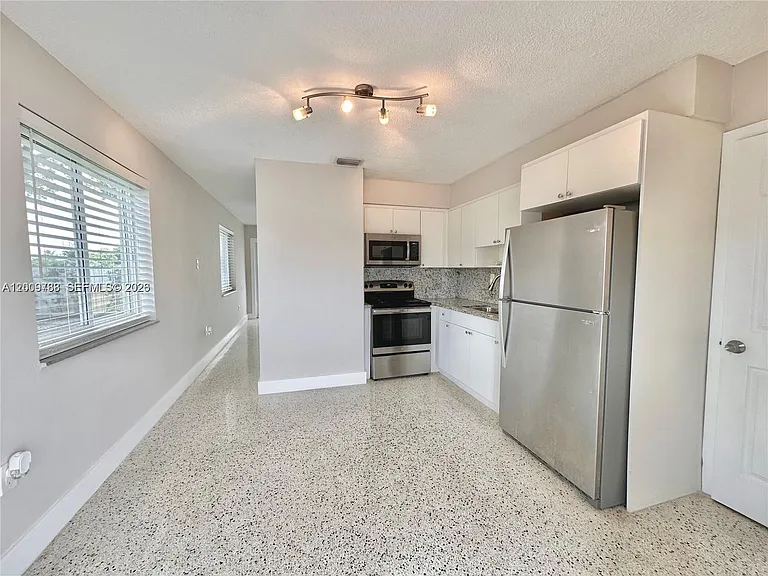 10303 NW 35th Pl — Photo 14
