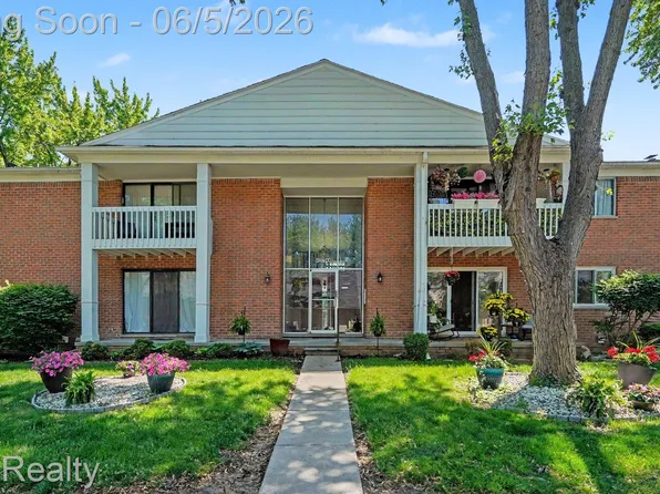 42744 Sheldon Pl APT 151, Clinton Township, MI 48038