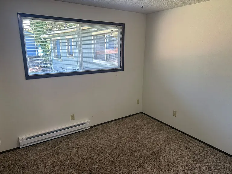 Two Bedroom Duplex in Aumsville — Photo 7