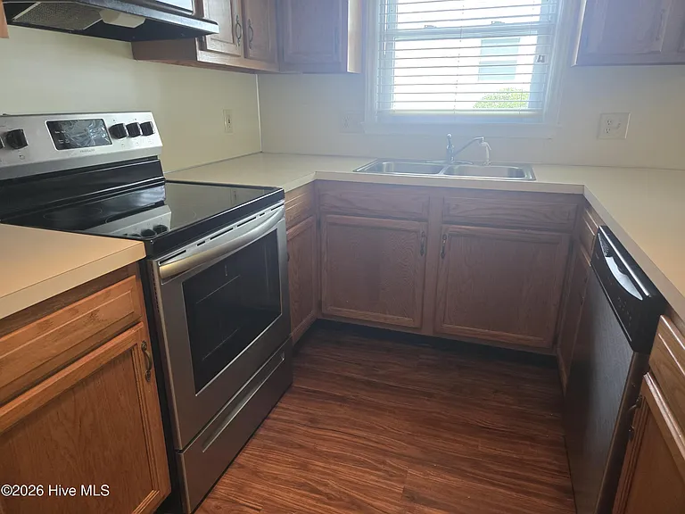 109 W Victoria Ct #A — Photo 3