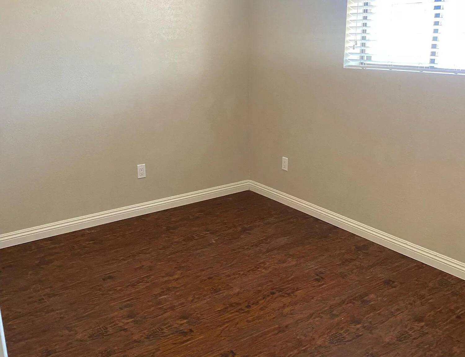 3 bed, 1.0 bath, 1056 sqft, $1,544 — Photo 2