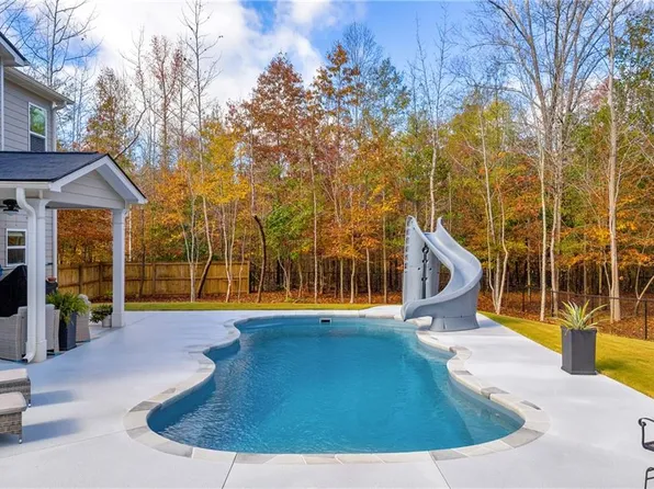 251 Quail Forest Cir, Toccoa, GA 30577