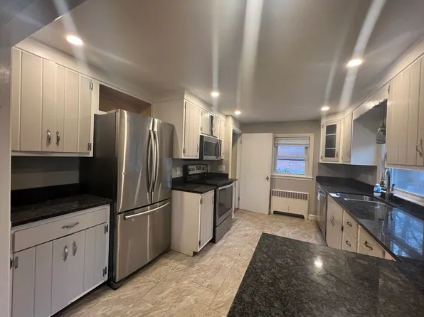 100 North Ave, Rockland, MA 02370