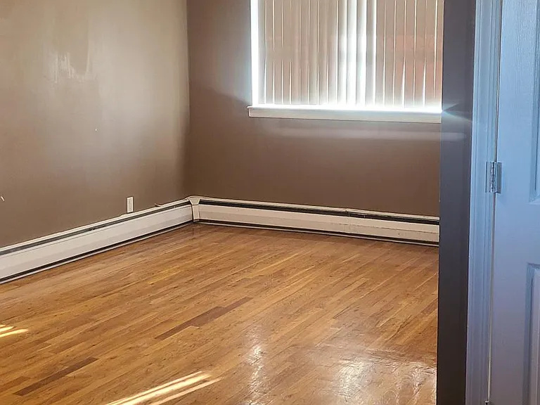 2-1015 E 223rd St #2 — Photo 5