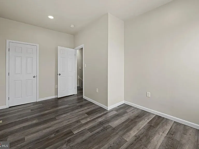3030 Windsor Ave — Photo 6