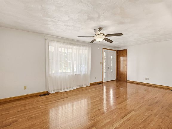 5th image of 617 Stewart St