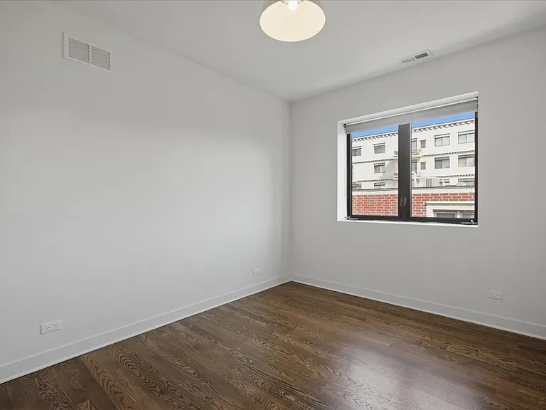 650 N Green St #4 — Photo 17