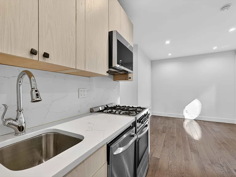 152 Thompson St #4A — Photo 9