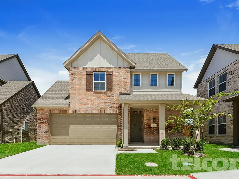 102 Hampton Ct — Photo 1