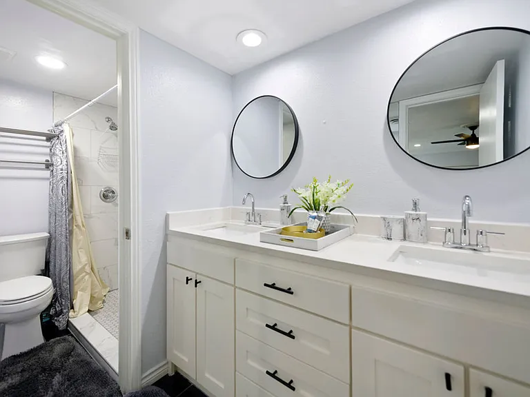 E Avenue J — Photo 15