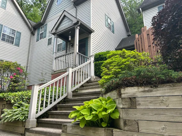 407 Walnut Grove Rd, East Stroudsburg, PA 18301