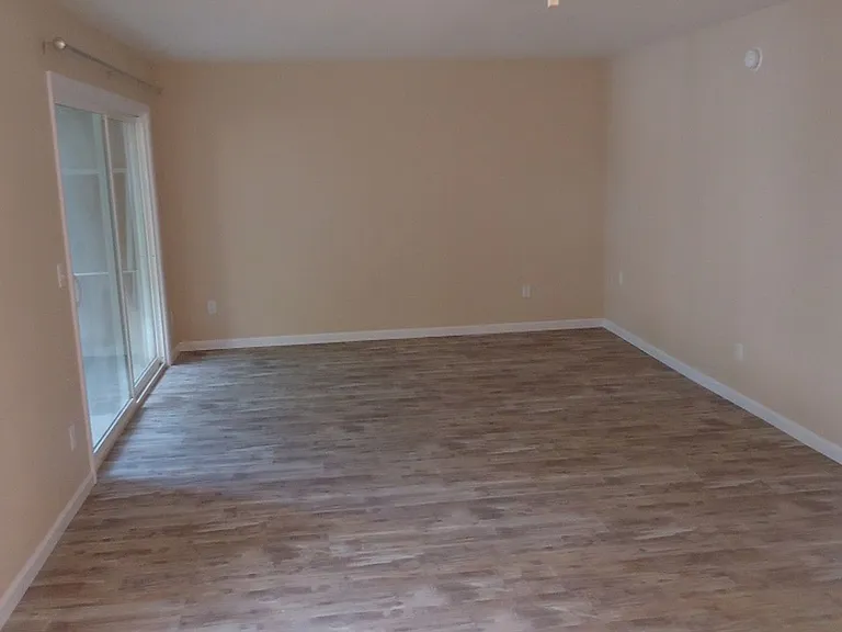 Glenview West Apartments — Photo 3