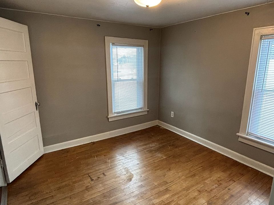 1st image of 121 1/2 Gruenwald Ave #1/2