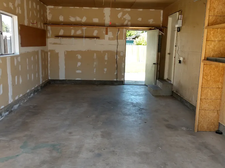 816 NW 2nd St — Photo 11