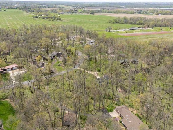 5823 Timber Creek Rd, Cedar Rapids, IA 52411