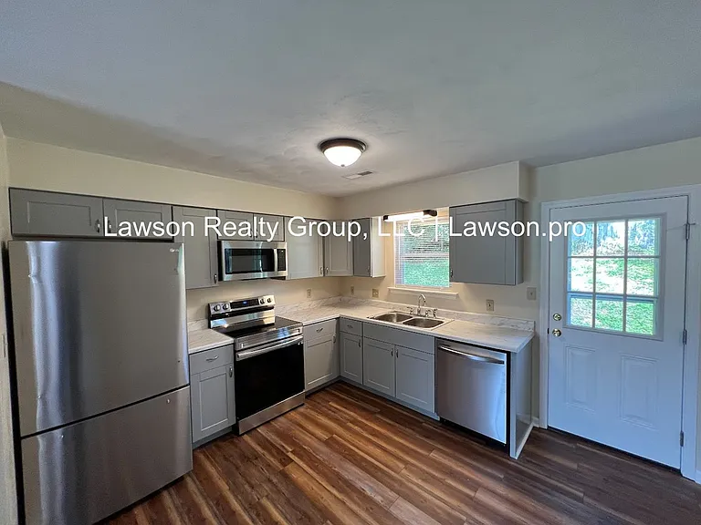 7th St 306-8 — Photo 10