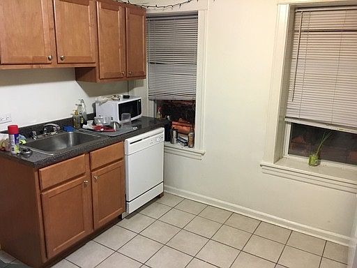 3rd image of 2475 N Clybourn Ave APT G