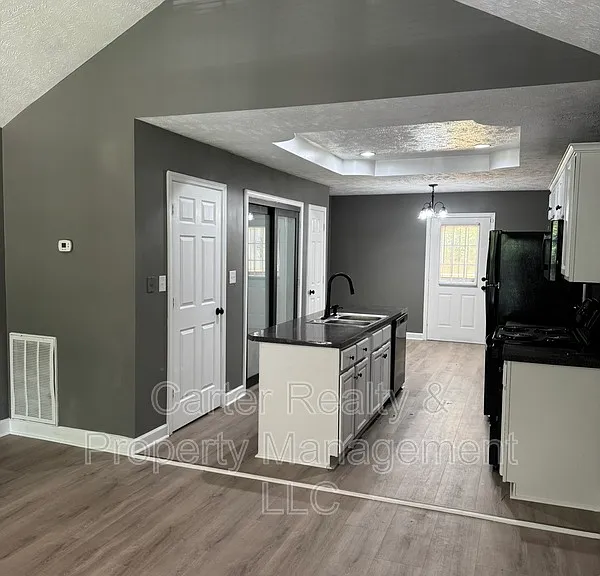 1812 Glade St — Photo 5